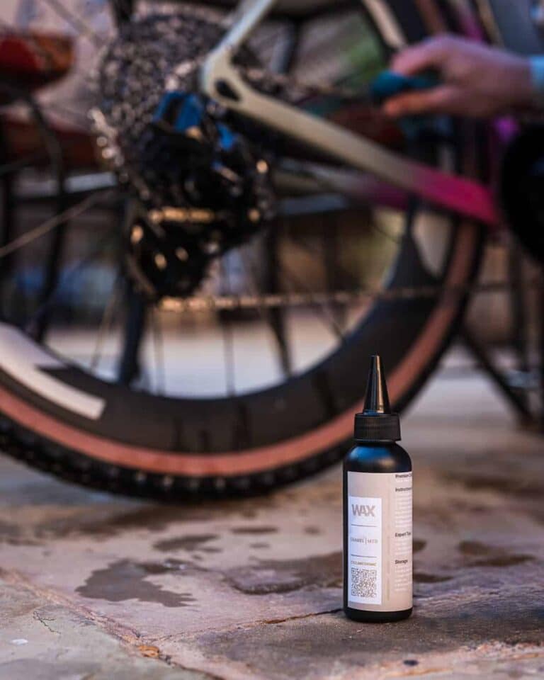 Montage manuel d'un roulement céramique CyclingCeramic dans des conditions contrôlées